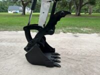 Mini Pelle Bobcat 425G Occasion (2008) – 2,7T – 2 095 h – 4 Godets