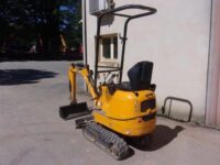 Mini Pelle JCB 8008 – Ultra-Compacte 900 kg