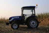 Tracteur Lovol M254C Cabine – 25 CV Compact et Polyvalent pour Agriculture et Espaces Verts