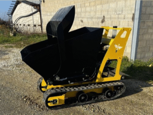 Dumper Phoenix transportant des matériaux sur chantier