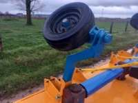 Gyrobroyeur Bomford Tri-Blade 4000 #E002538 4 gyrobroyeur bomford tri blade 4000 lames double sens roues de jauge