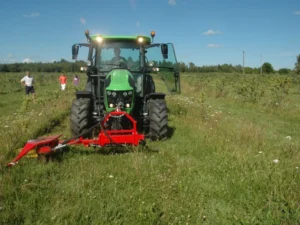 gyrobroyeur intercep Jagoda Lucek 1 cote sous arbres verger