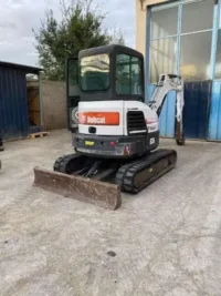 mini pelle bobcat e35 avec brh sur chantier